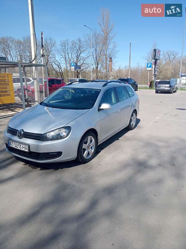 Універсал Volkswagen Golf 2010 в Івано-Франківську