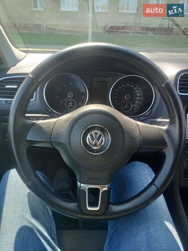 Універсал Volkswagen Golf 2010 в Івано-Франківську