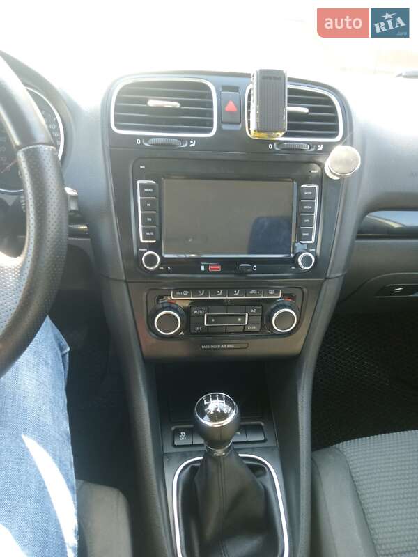 Універсал Volkswagen Golf 2010 в Івано-Франківську