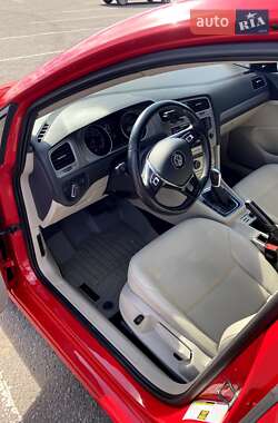 Хэтчбек Volkswagen Golf 2014 в 