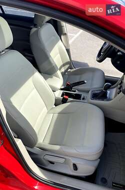 Хэтчбек Volkswagen Golf 2014 в 