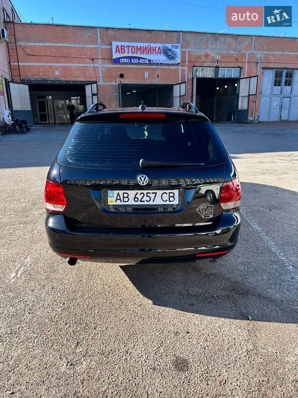 Универсал Volkswagen Golf 2011 в Чернигове