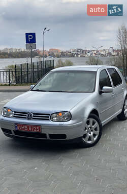 Хэтчбек Volkswagen Golf 2003 в 