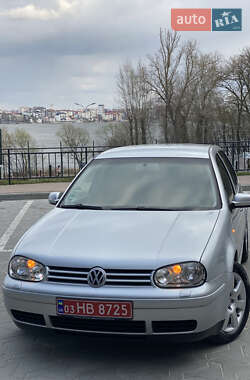 Хэтчбек Volkswagen Golf 2003 в 
