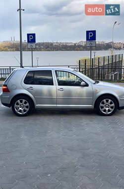 Хэтчбек Volkswagen Golf 2003 в 