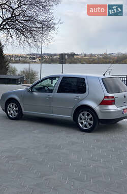 Хэтчбек Volkswagen Golf 2003 в 