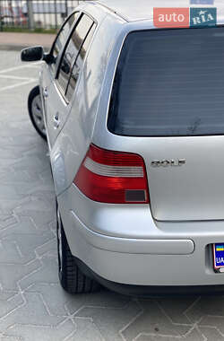 Хэтчбек Volkswagen Golf 2003 в 
