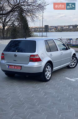 Хэтчбек Volkswagen Golf 2003 в 