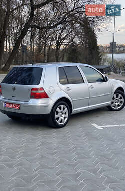 Хэтчбек Volkswagen Golf 2003 в 