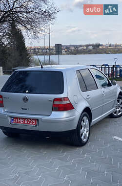 Хэтчбек Volkswagen Golf 2003 в 