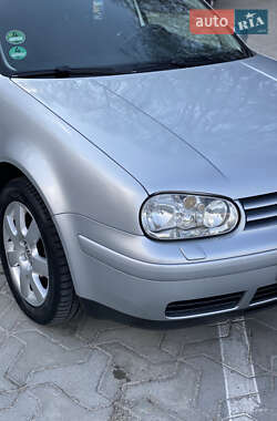 Хэтчбек Volkswagen Golf 2003 в 
