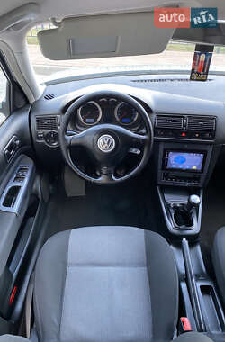 Хэтчбек Volkswagen Golf 2003 в 
