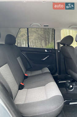 Хэтчбек Volkswagen Golf 2003 в 