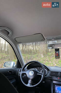 Хэтчбек Volkswagen Golf 2003 в 
