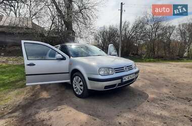 Хетчбек Volkswagen Golf 1998 в 
