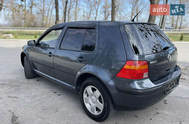 Хэтчбек Volkswagen Golf 2000 в 