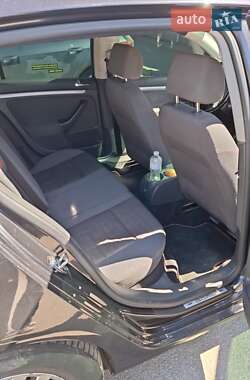 Хетчбек Volkswagen Golf 2006 в 