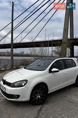 Хэтчбек Volkswagen Golf 2011 в 