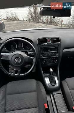 Хэтчбек Volkswagen Golf 2011 в 