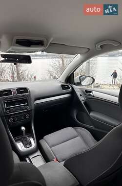 Хэтчбек Volkswagen Golf 2011 в 