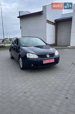 Хэтчбек Volkswagen Golf 2005 в 