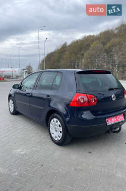 Хэтчбек Volkswagen Golf 2005 в 