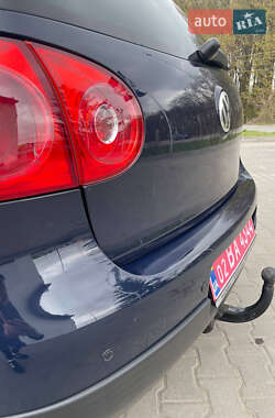 Хэтчбек Volkswagen Golf 2005 в 