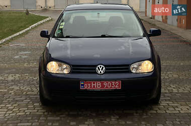 Хэтчбек Volkswagen Golf 2001 в 