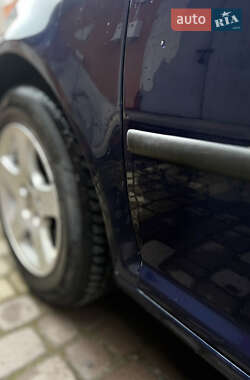 Хэтчбек Volkswagen Golf 2001 в 