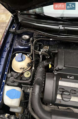 Хэтчбек Volkswagen Golf 2001 в 
