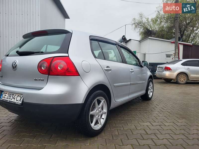 Хэтчбек Volkswagen Golf 2007 в Новоселице