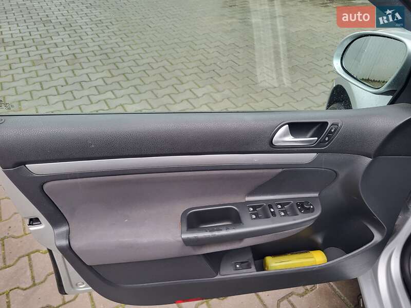 Хэтчбек Volkswagen Golf 2007 в Новоселице