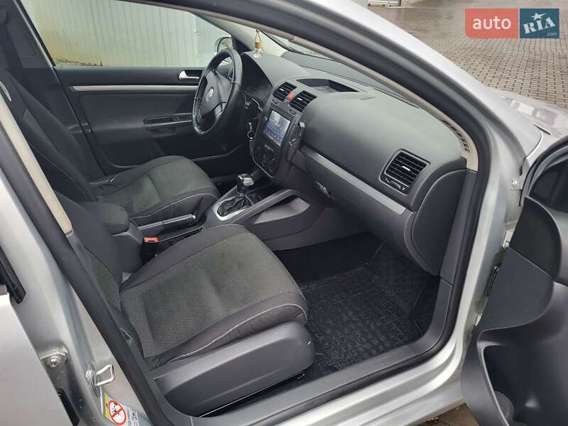 Хэтчбек Volkswagen Golf 2007 в Новоселице