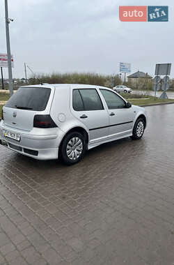 Хетчбек Volkswagen Golf 1998 в 