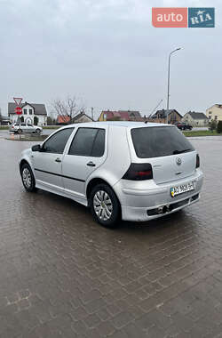 Хетчбек Volkswagen Golf 1998 в 