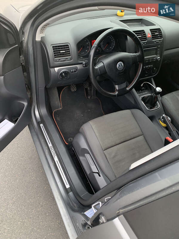 Хетчбек Volkswagen Golf 2006 в Києві