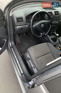 Хэтчбек Volkswagen Golf 2006 в 