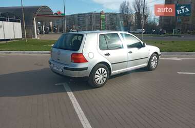 Хэтчбек Volkswagen Golf 2002 в 