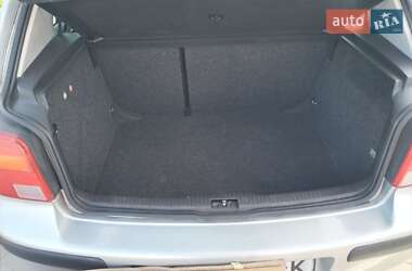 Хэтчбек Volkswagen Golf 2002 в 