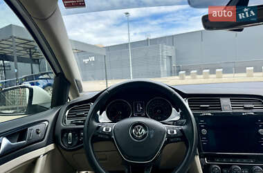 Универсал Volkswagen Golf 2018 в 
