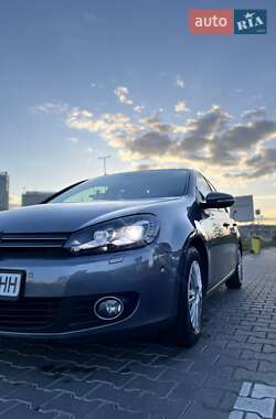 Хетчбек Volkswagen Golf 2011 в 