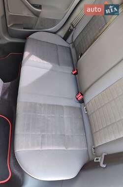 Хэтчбек Volkswagen Golf 2007 в 