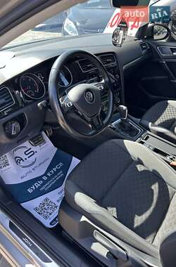 Хэтчбек Volkswagen Golf 2019 в 