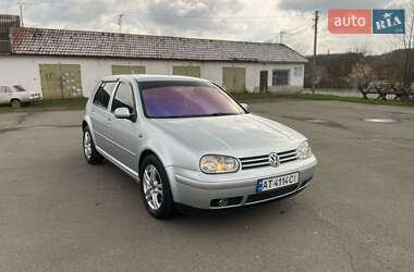 Хэтчбек Volkswagen Golf 2002 в 