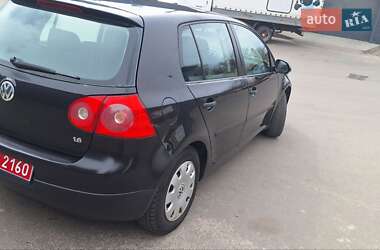 Хэтчбек Volkswagen Golf 2005 в 