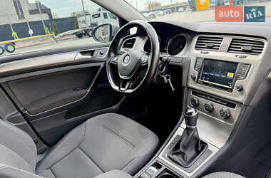 Универсал Volkswagen Golf 2016 в 