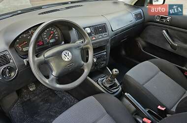 Хэтчбек Volkswagen Golf 2003 в 