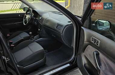 Хэтчбек Volkswagen Golf 2003 в 