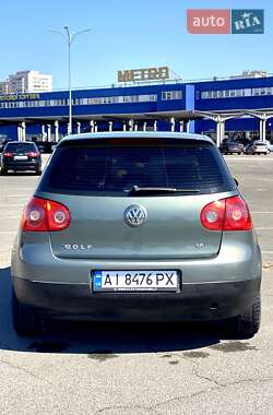 Хэтчбек Volkswagen Golf 2005 в 