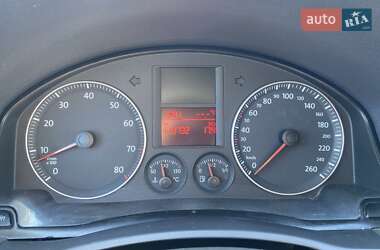Хэтчбек Volkswagen Golf 2005 в 
